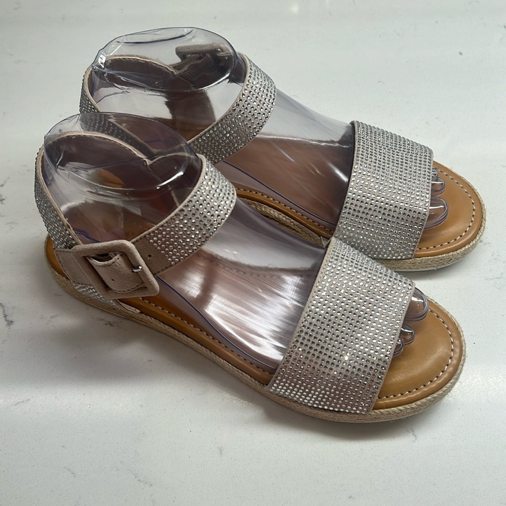 GB Kaygan2 Rhinestone Embellished Espadrille Sandals (Youth) Size 5M Soft Bisque